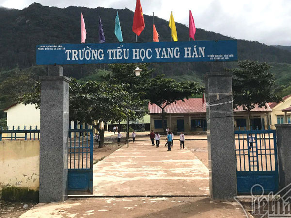 Hiệu trưởng chặn tiền ăn của học sinh chia cho giáo viên