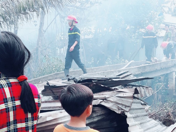 Nhậu say đốt nhà mình, cháy luôn nhà hàng xóm