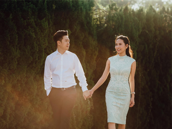 Vài ngày trước hôn lễ, thiệp cưới của Lê Hiếu và bạn gái chính thức được hé lộ