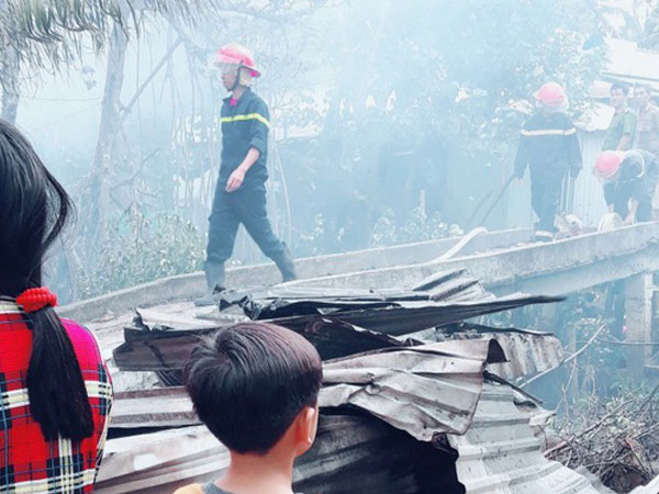 Nhậu say, thiếu niên ở Phú Quốc đốt nhà mình cháy luôn nhà hàng xóm