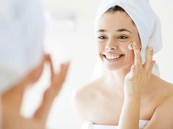 Những thói quen khi ngủ khiến làn da của bạn trở nên xấu xí