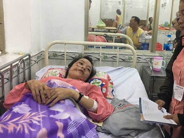 Nữ sinh lâm nạn vụ container tông hàng chục người thương vong: 'Xe máy gãy làm đôi, áo mưa rách từ trắng thành màu đỏ'