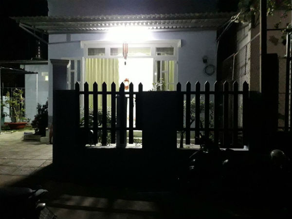 Chồng tá hoả phát hiện vợ chết trong tư thế treo cổ trước cửa phòng ngủ