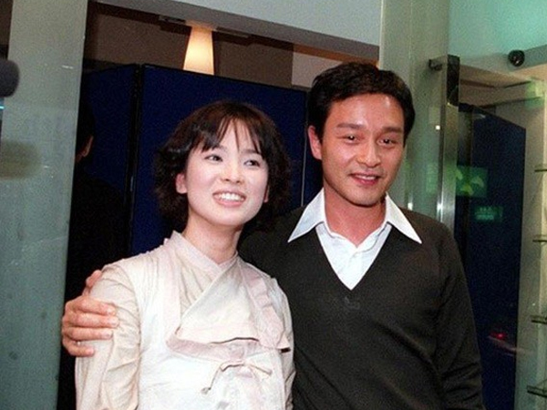 Loạt ảnh đáng giá ngàn vàng của sao Hoa ngữ ngày xưa: Không ngờ Song Hye Kyo là fan ruột của Trương Quốc Vinh