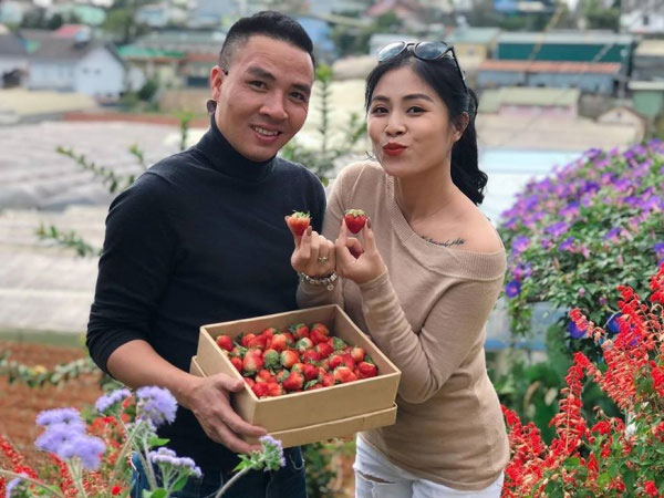 Vợ chồng MC Hoàng Linh tiếp tục khoe loạt ảnh tình tứ ở Đà Lạt