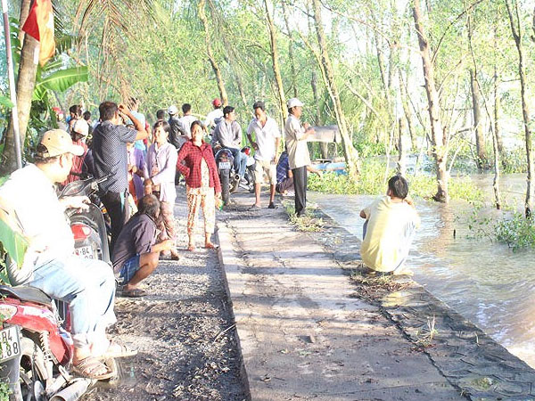 Vụ chìm sà lan trên sông Tiền: Đã tìm thấy 3 thi thể nạn nhân