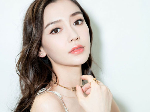 Angelababy bị khơi lại chuyện từng đăng hình khiêu dâm xúc phạm phụ nữ
