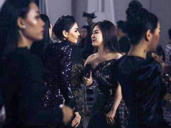 Lần đầu tiên sau 6 năm không nhìn mặt, thầy trò Thu Minh - Hương Tràm hội ngộ tại sự kiện