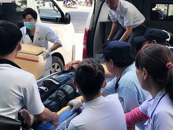 Bảo quản, chuyển đến bệnh viện cánh tay của nữ sinh gặp nạn trong vụ xe khách chở hơn 20 sinh viên lao xuống đèo Hải Vân