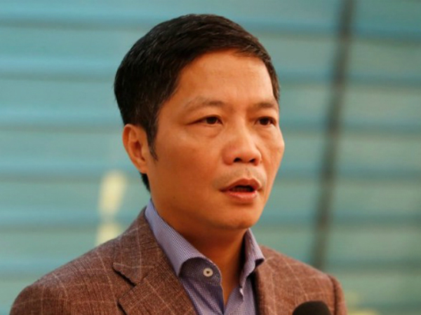 Bộ trưởng Công Thương xin lỗi vì 'xe biển xanh vào sân bay đón người thân'
