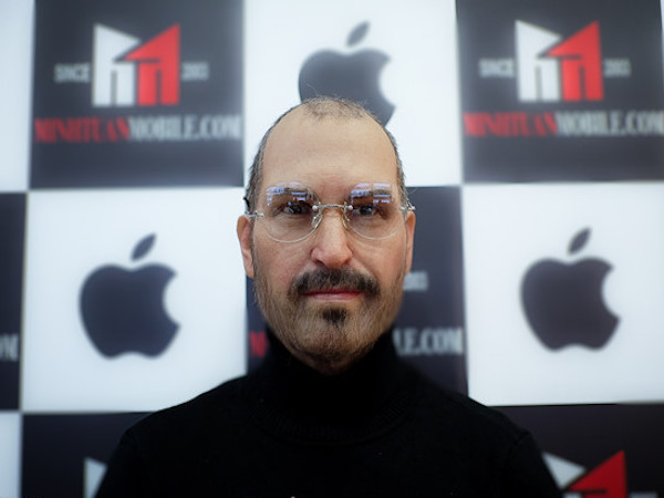 Cửa hàng điện thoại chi trăm triệu mang tượng Steve Jobs về VN