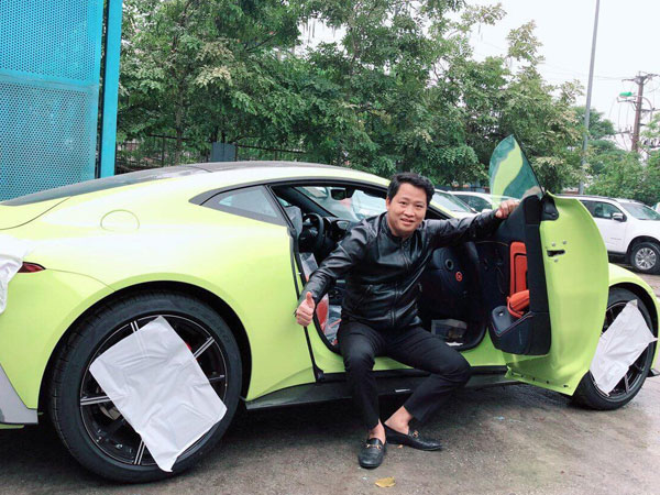 Bộ sưu tập xe khủng hàng độc của đại gia sở hữu Aston Martin V8 Vantage 2018 đầu tiên Việt Nam