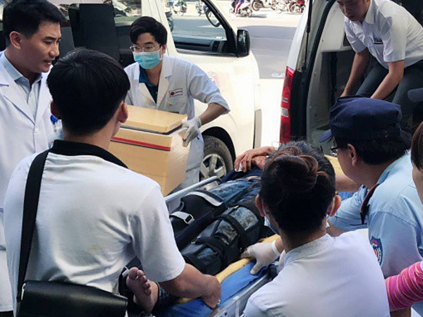 Cánh tay đứt lìa của nữ sinh trong vụ tai nạn xe khách trên đèo Hải Vân đã được nối lại thành công