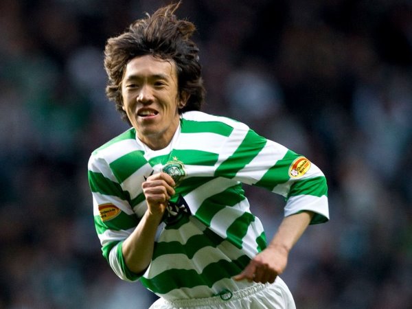 Huyền thoại bóng đá Nhật Bản Shunsuke Nakamura ký hợp đồng mới ở tuổi... 40