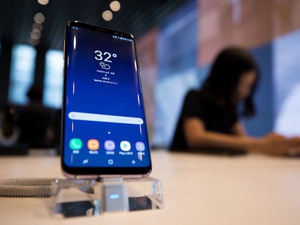 Người dùng Samsung khó chịu vì không xóa được ứng dụng Facebook