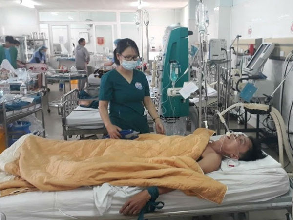 Bác sĩ truyền 15 lon bia cứu bệnh nhân: 'Không có thời gian đắn đo'