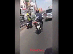 Video: Chàng trai với màn điều khiển xe khiến cả phố hốt hoảng