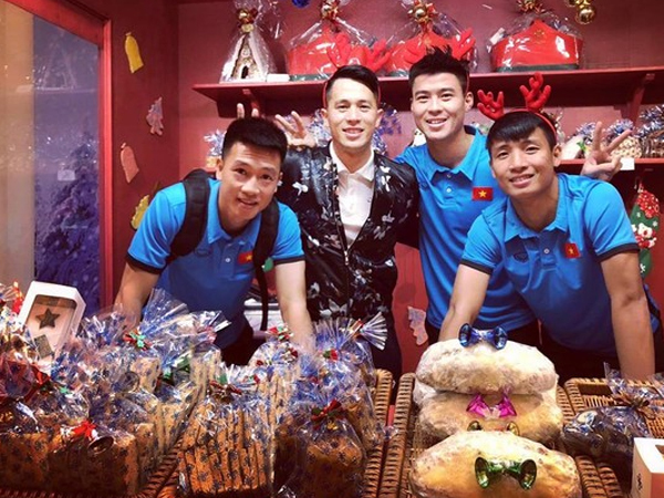 Đình Trọng đi Hàn Quốc chữa chấn thương