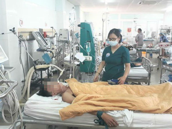 Truyền 15 lon bia để giải ngộ độc rượu: Người nhà bệnh nhân lúc đầu có chút hoài nghi