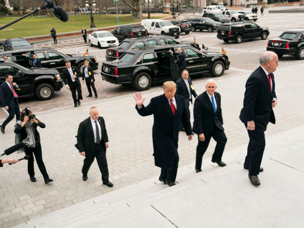TT Trump đập bàn, bỏ về trong cuộc gặp với phe Dân chủ