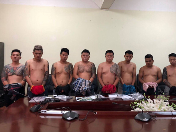 Cảnh sát vây bắt băng cho vay nặng lãi khi vừa xuống Tân Sơn Nhất