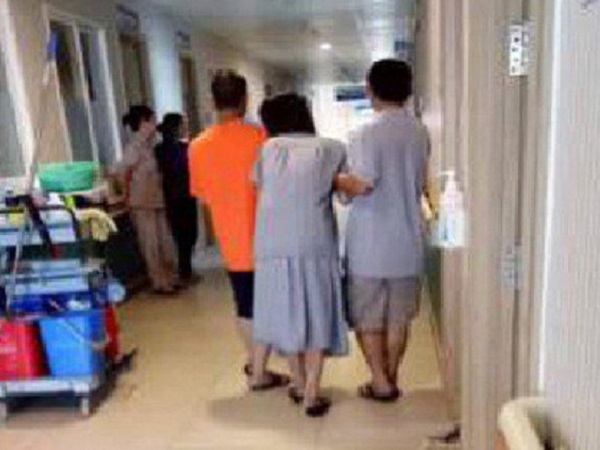 Dọa mách bố mẹ khi chồng hăm hở đưa vợ người khác đi đẻ, vợ trẻ bị hăm dọa ngược khiến cư dân mạng phẫn nộ