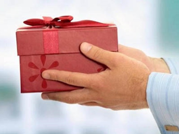 Nếu không muốn bị 'đốt vía' thì tuyệt đối không nên tặng người khác 5 món quà ám đầy xui xẻo này trong dịp Tết
