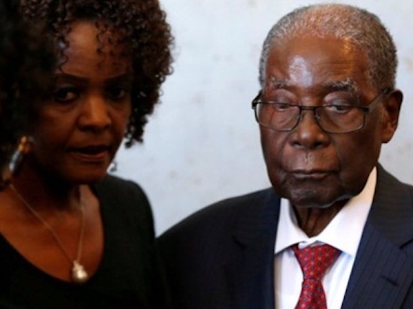 Trộm đột nhập nhà cựu tổng thống Zimbabwe, lấy vali đầy tiền