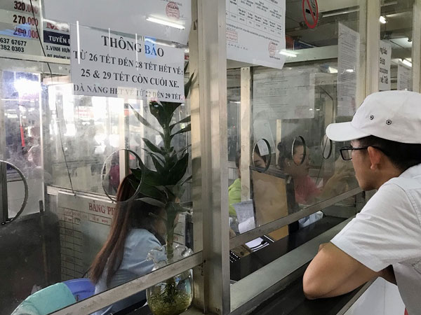 Xe khách từ Sài Gòn đi miền Trung 'cháy vé', dân lo sốt vó