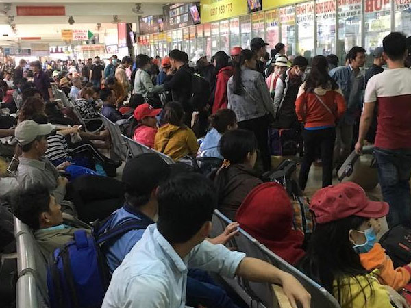 Đi xe Tết bị nhồi nhét, tăng giá, người dân gọi ngay số này