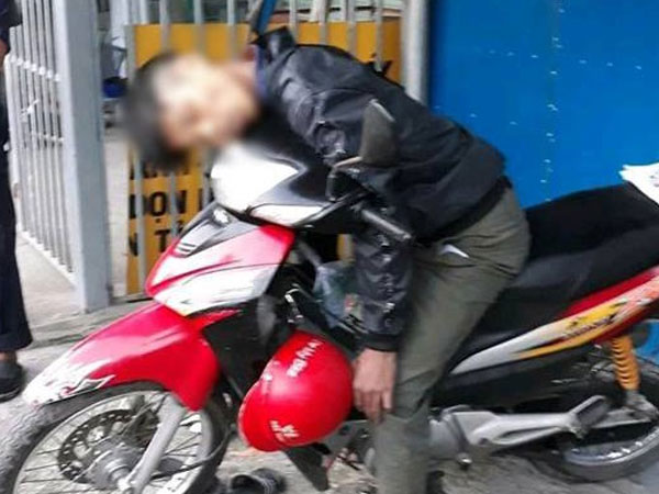 Phát hiện nam thanh niên chết bí ẩn trong tư thế ngồi trên xe máy