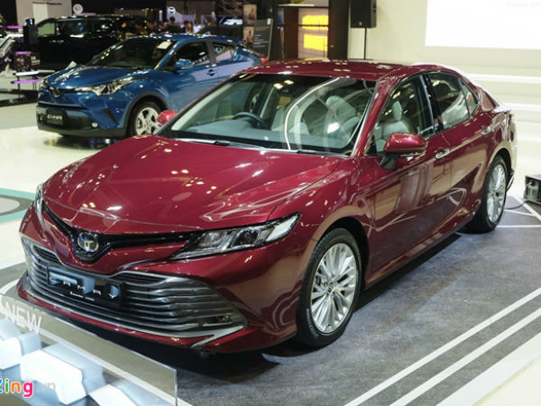 Toyota Camry 2019 ra mắt tại Singapore, rộng cửa về Việt Nam