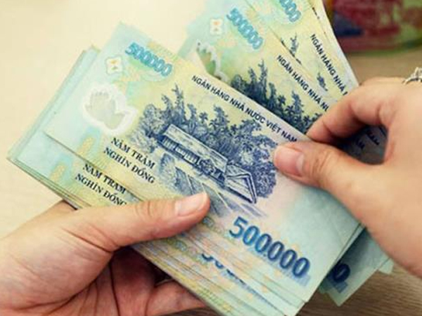 Bồi thường 5 triệu vì… bôi phân bò lên mặt chị dâu