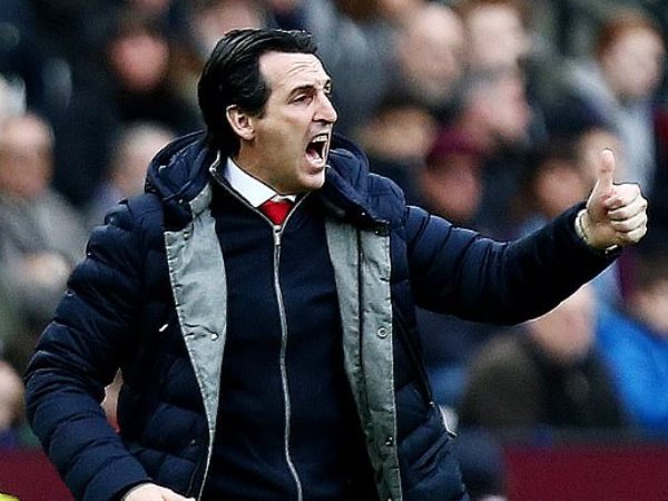 Emery ngán tận cổ, muốn Ozil rời đi ngay trong tháng Một