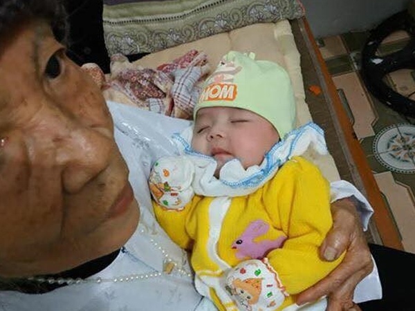 Hà Nam: Bé gái hơn 2 tháng tuổi bị bỏ rơi bên vệ đường lúc chập tối cùng lời nhắn của mẹ
