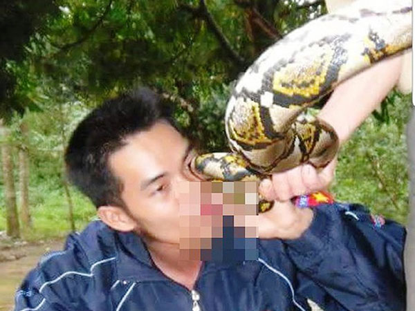 Kẻ giết trăn quý, uống máu khoe Facebook bị bắt vì chở 'hàng nóng'