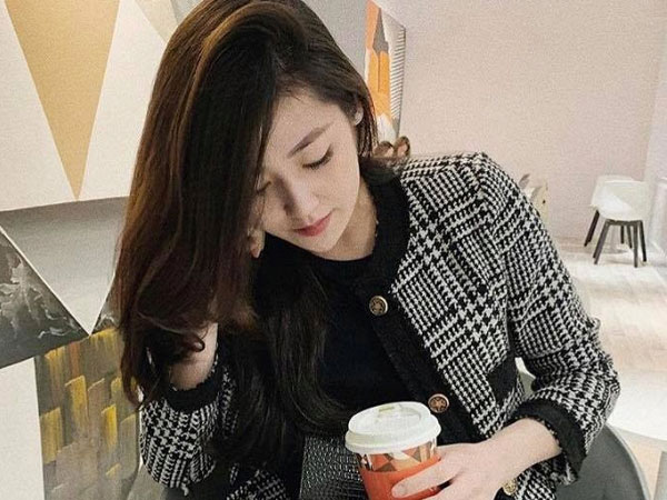 Liên tục đăng ảnh sau sinh dù trước đó giấu kín chuyện mang bầu, Tú Anh bị nói mang con ra để câu view