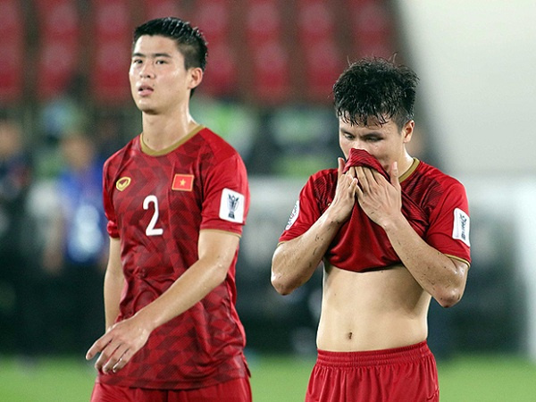 Cơ hội đi tiếp của Việt Nam giảm đi rõ rệt khi Thái Lan bất ngờ cầm hòa được chủ nhà UAE