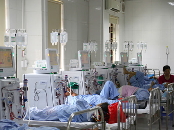 Cuộc 'bắt tay' kinh doanh máy chạy thận ở Bệnh viện Hoà Bình