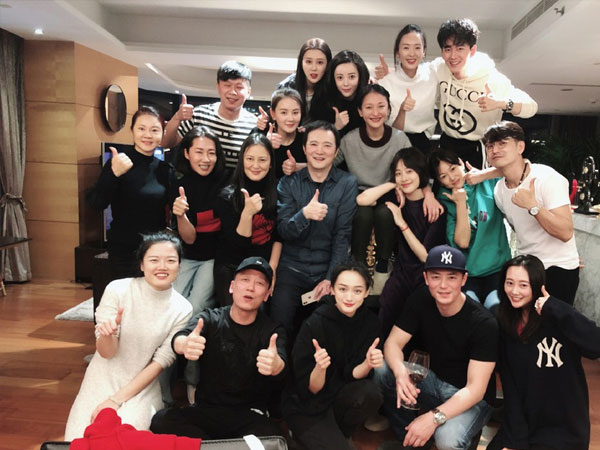 Dàn cast 'Hậu cung Như Ý Truyện' gây sốt vì tụ hội: Hoắc Kiến Hoa 'béo trắng', Châu Tấn mặt mộc xinh đẹp rạng ngời