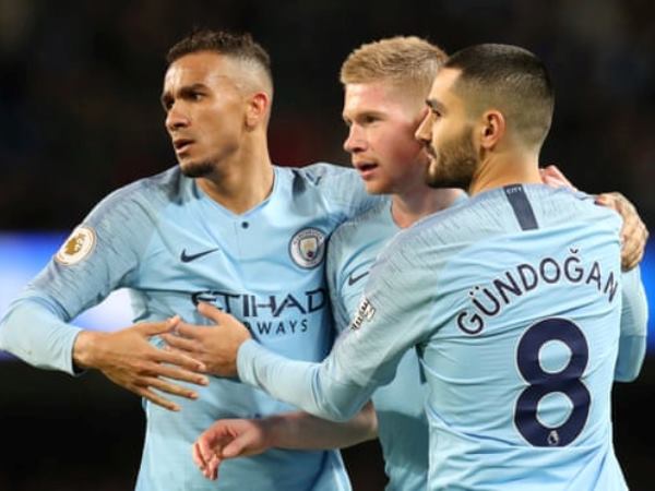 Nhẹ nhàng hạ Wolves với tỷ số 3-0, Man City thu hẹp khoảng cách còn 4 điểm với Liverpool