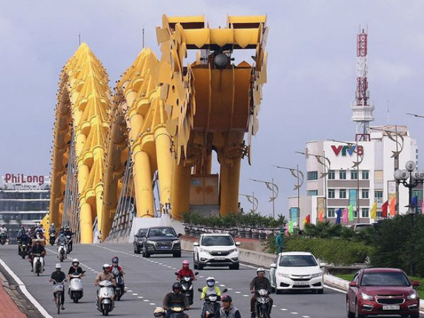 Vì sao Đà Nẵng tính chuyện thay đổi cách phun lửa cầu Rồng?