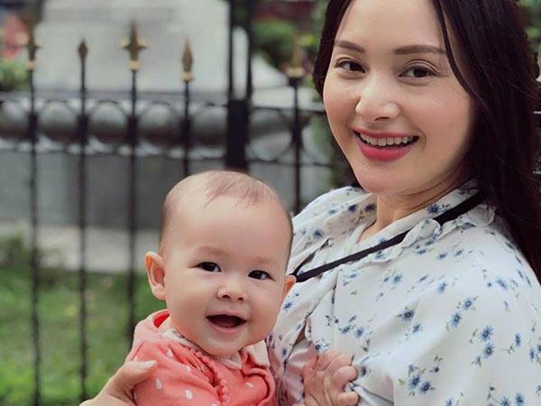 Lan Phương nhắn nhủ đến con gái sau thời gian chịu đựng nhiều chỉ trích vì mang thai: 'Con là tia nắng đẹp nhất trong cuộc đời mẹ'