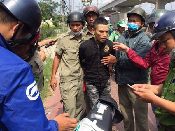 Nam thanh niên mua gấu bông tặng sinh nhật con để cất giấu ma tuý mang đi bán ở Sài Gòn