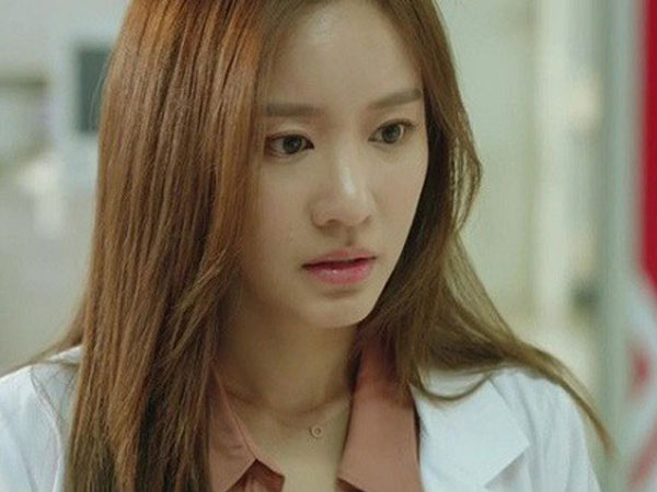 Vợ cũ đeo bám chồng không tha, vợ mới cao tay làm ngay hành động này khiến vợ cũ xấu hổ buông tay