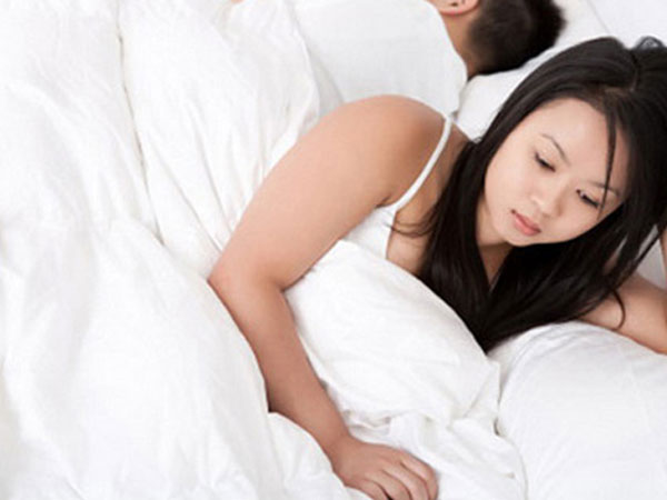 Buồn bực vì chồng đang 'hero' bỗng xuống 'zero' trong chuyện phòng the