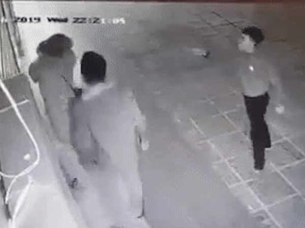 Công an truy tìm nhóm thanh niên hành hung cô gái ở chung cư Linh Đàm