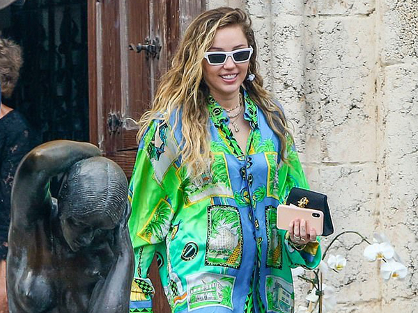Miley Cyrus tiếp tục dính tin đồn đã mang thai đứa con đầu lòng với Liam Hemsworth