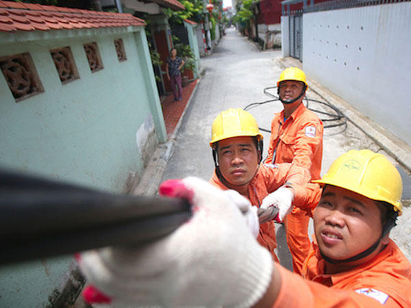 Thủ tướng: 'Anh nào cắt điện, cách chức anh đó'
