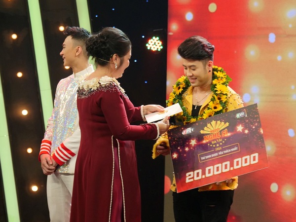 Akira Phan bức xúc vì đạt giải 3 gameshow vẫn lỗ hơn 173 triệu